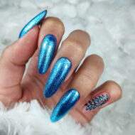 stylizacja-paznokci-w-kolorze-niebieskim