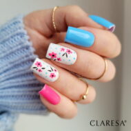 stylizacja-paznokci-z-niebieskim-lakierem-hybrydowym